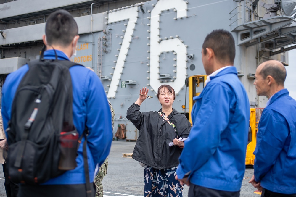 USS Ronald Reagan (CVN 76) hosts personnel from the city of Yokosuka