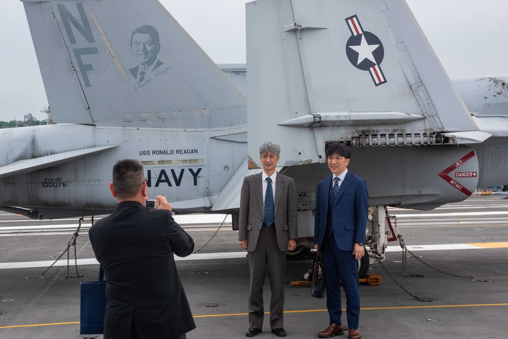 USS Ronald Reagan (CVN 76) Sailors host tour for the Kanagawa prefecture police chief