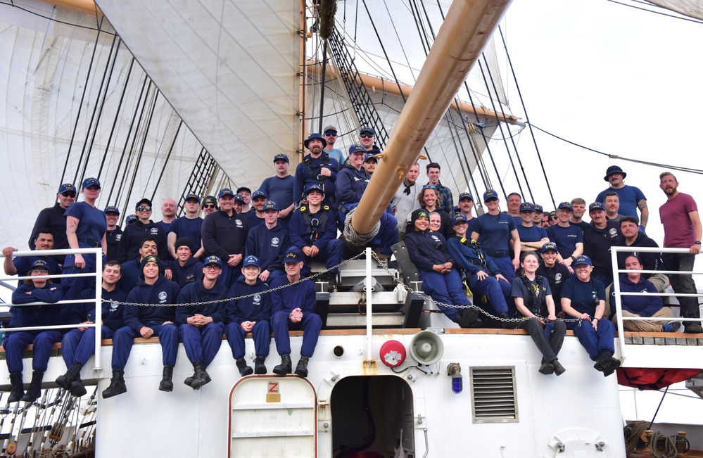 USCGC Eagle continues trans-Atlantic voyage