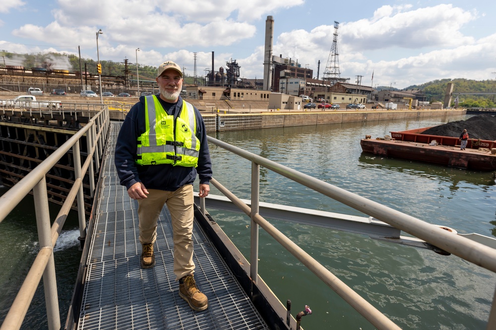 Headwaters Highlight: Braddock Locks and Dam sandwiched between two Pittsburgh icons