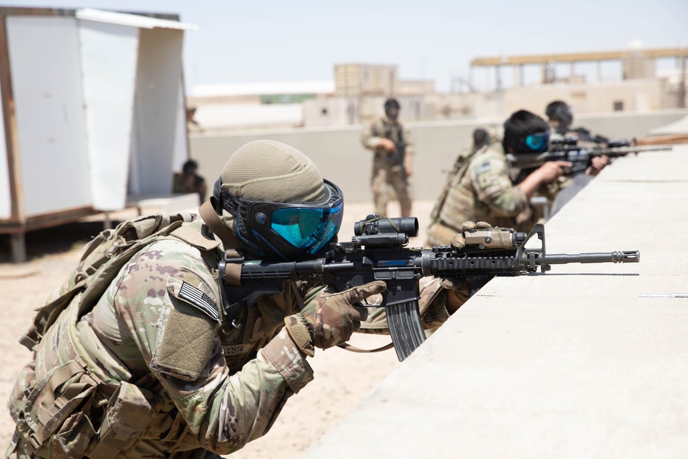 Soldier takes aim at the Urban Assault Course