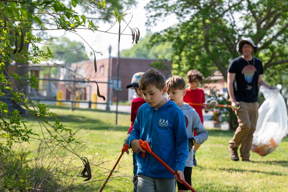 Dahlgren School Commemorates Earth Day