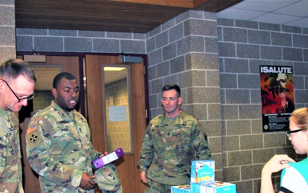 Minnesota family delivers Girl Scout cookies to troops at Fort McCoy