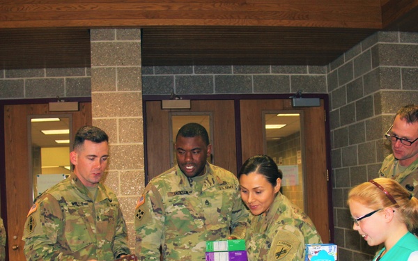 Minnesota family delivers Girl Scout cookies to troops at Fort McCoy