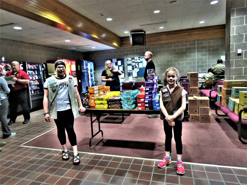 Minnesota family delivers Girl Scout cookies to troops at Fort McCoy