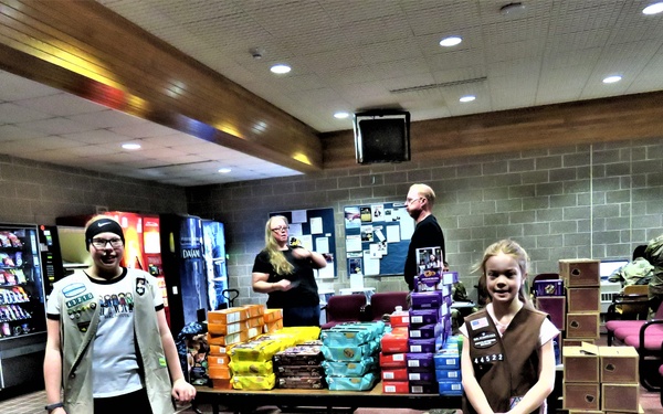 Minnesota family delivers Girl Scout cookies to troops at Fort McCoy