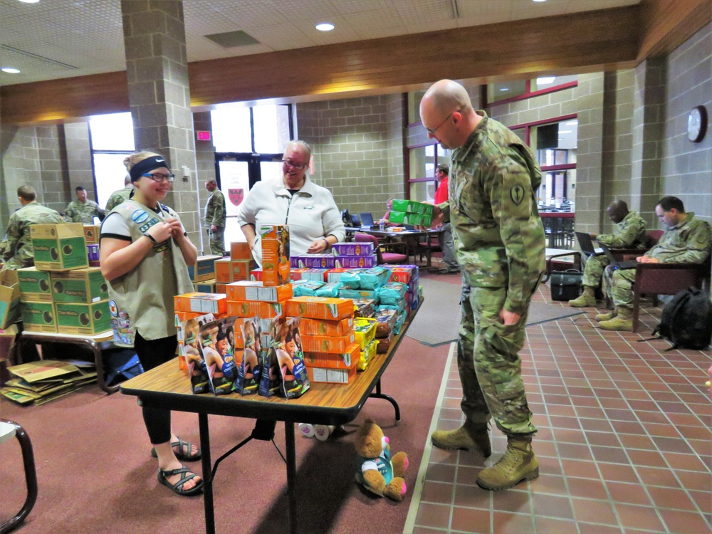 Minnesota family delivers Girl Scout cookies to troops at Fort McCoy