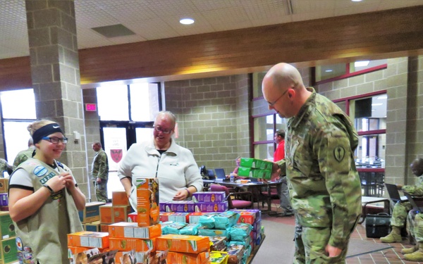 Minnesota family delivers Girl Scout cookies to troops at Fort McCoy