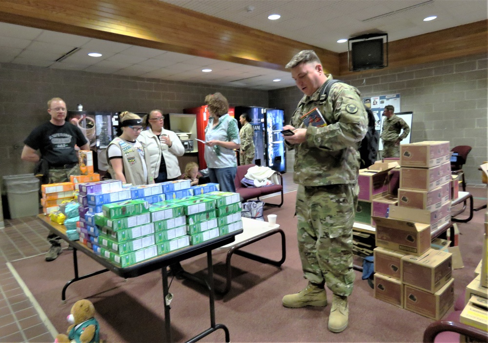 Minnesota family delivers Girl Scout cookies to troops at Fort McCoy