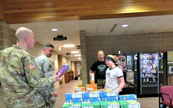 Minnesota family delivers Girl Scout cookies to troops at Fort McCoy
