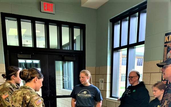Minnesota family delivers Girl Scout cookies to troops at Fort McCoy