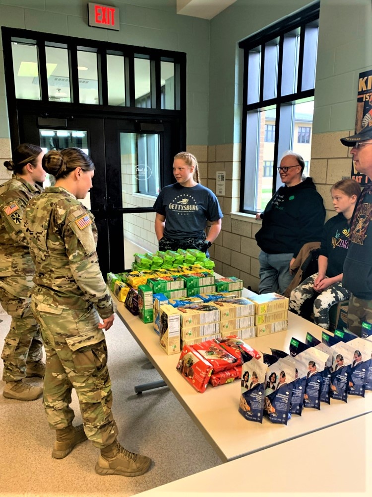 Minnesota family delivers Girl Scout cookies to troops at Fort McCoy