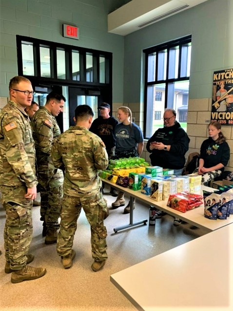 Minnesota family delivers Girl Scout cookies to troops at Fort McCoy