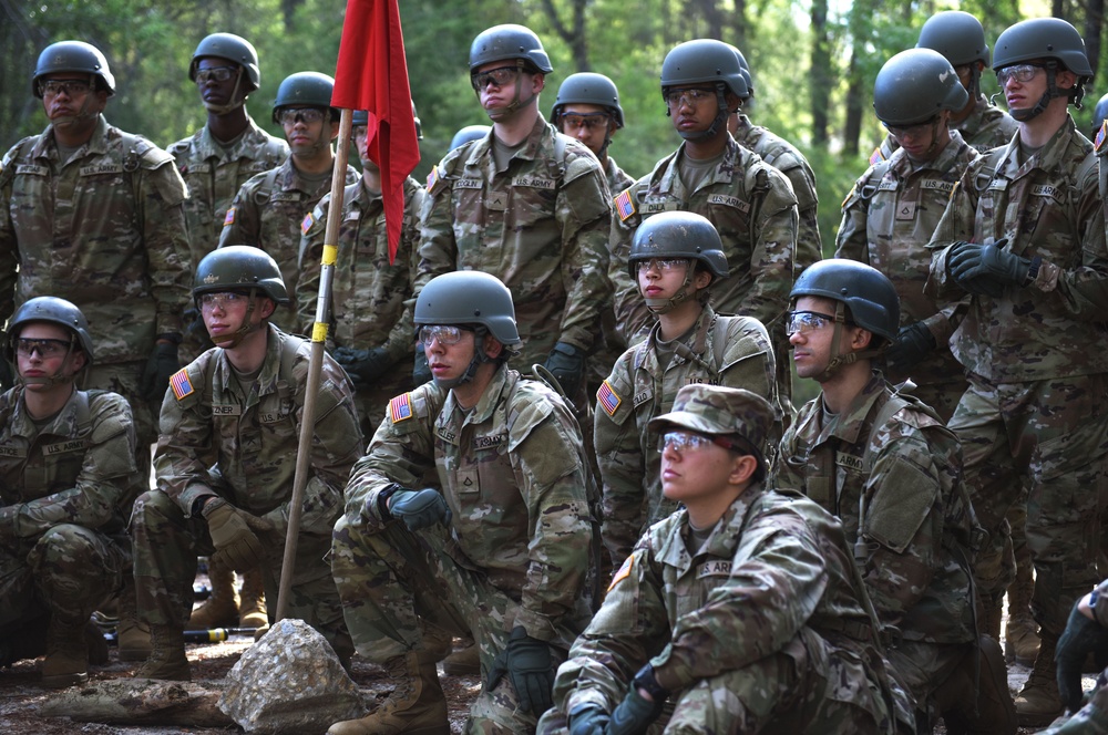 Army infantry recruits tackle confidence course