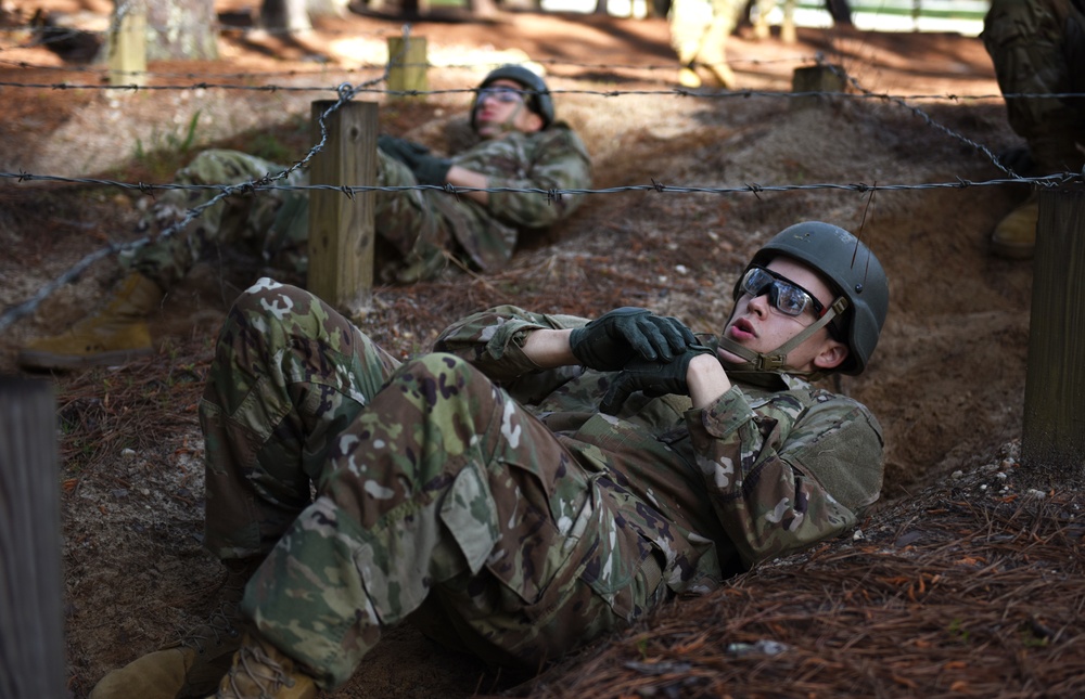 Army infantry recruits tackle confidence course