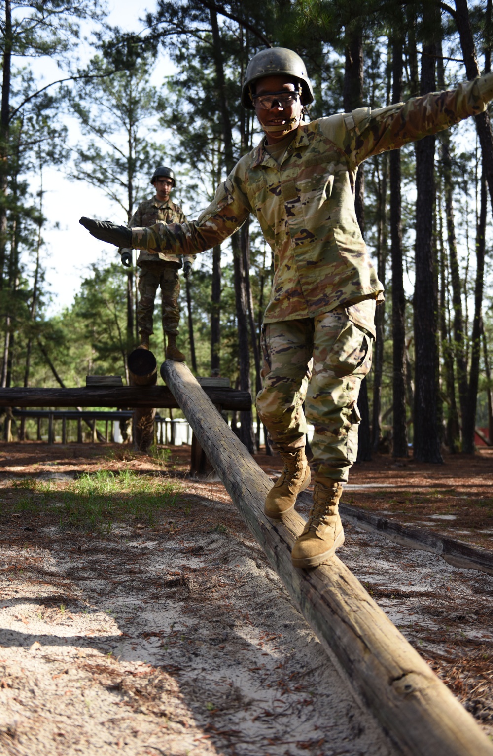 Army infantry recruits tackle confidence course