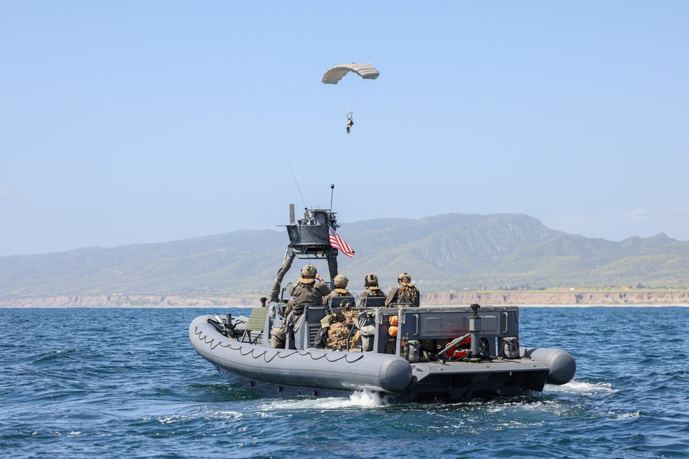 1st Reconnaissance Battalion Water Jump Training