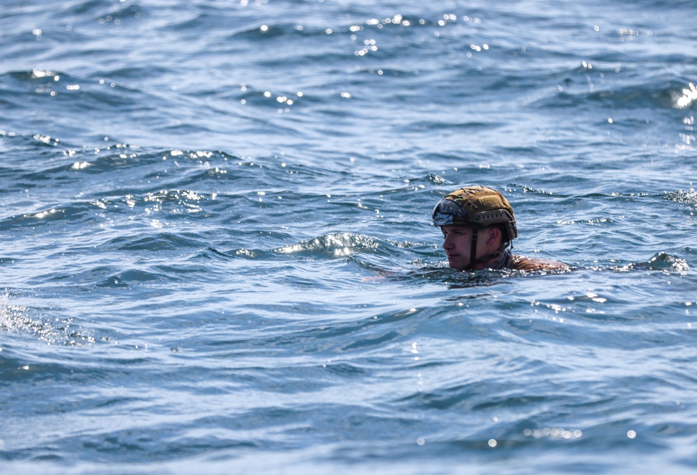 1st Reconnaissance Battalion Water Jump Training