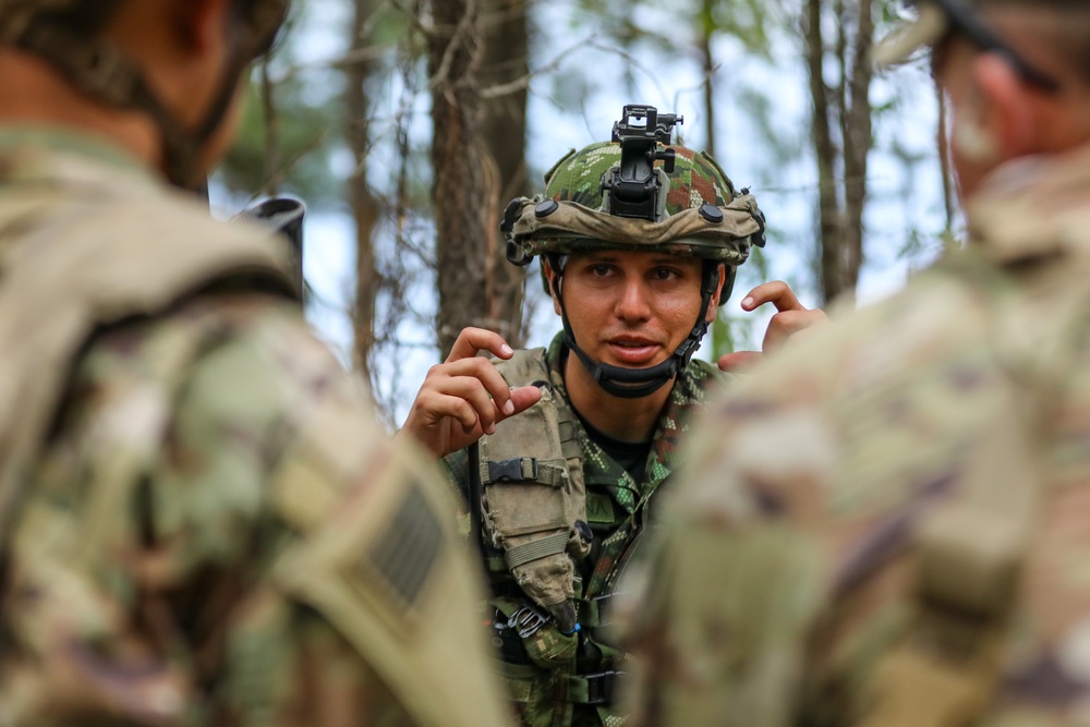 JRTC Rotation 23-07 - U.S. and Colombian Soldiers Conduct Joint Patrol