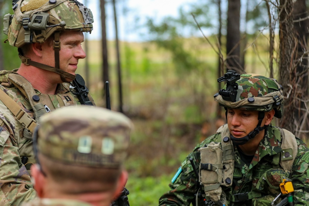 JRTC Rotation 23-07 - U.S. and Colombian Soldiers Conduct Joint Patrol