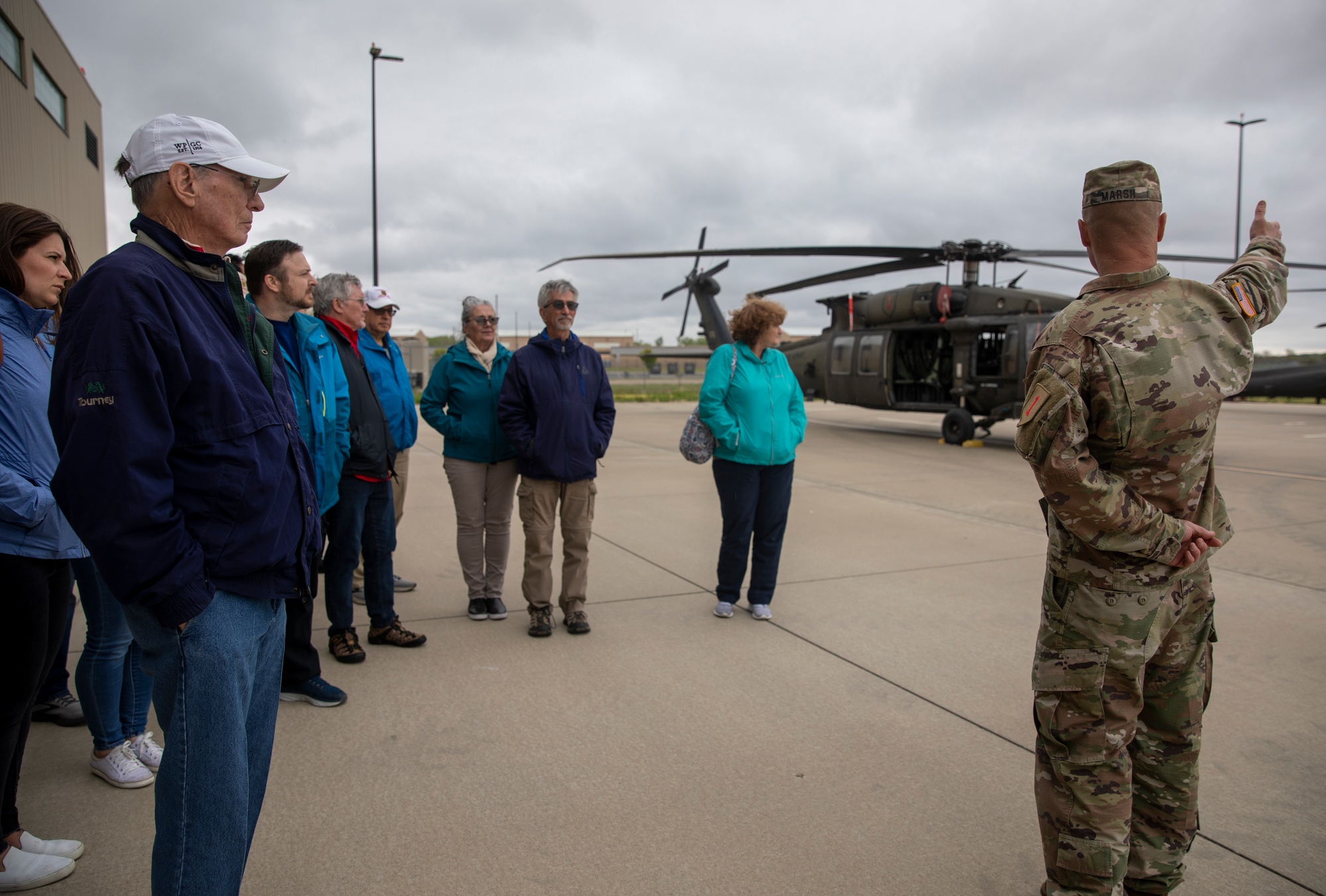 DVIDS - Images - Big Red One Soldiers Reenlist at Chicago Bears