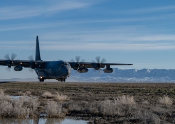 Highway, turned runway: U.S. Air Force crews land on Wyoming highways