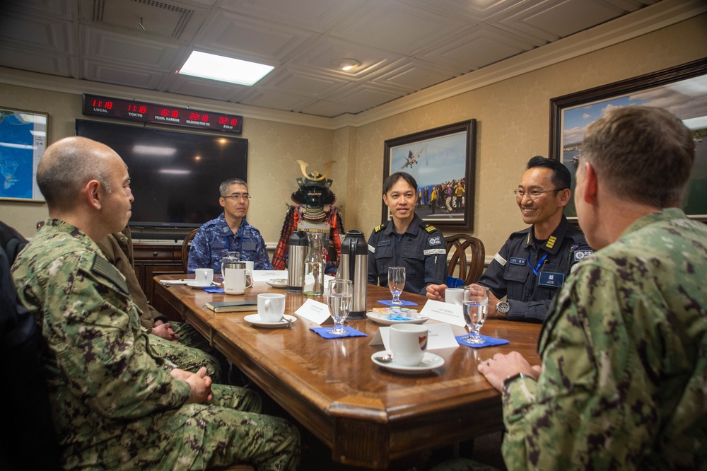 CTF 70 and JS Izumo leaders meet