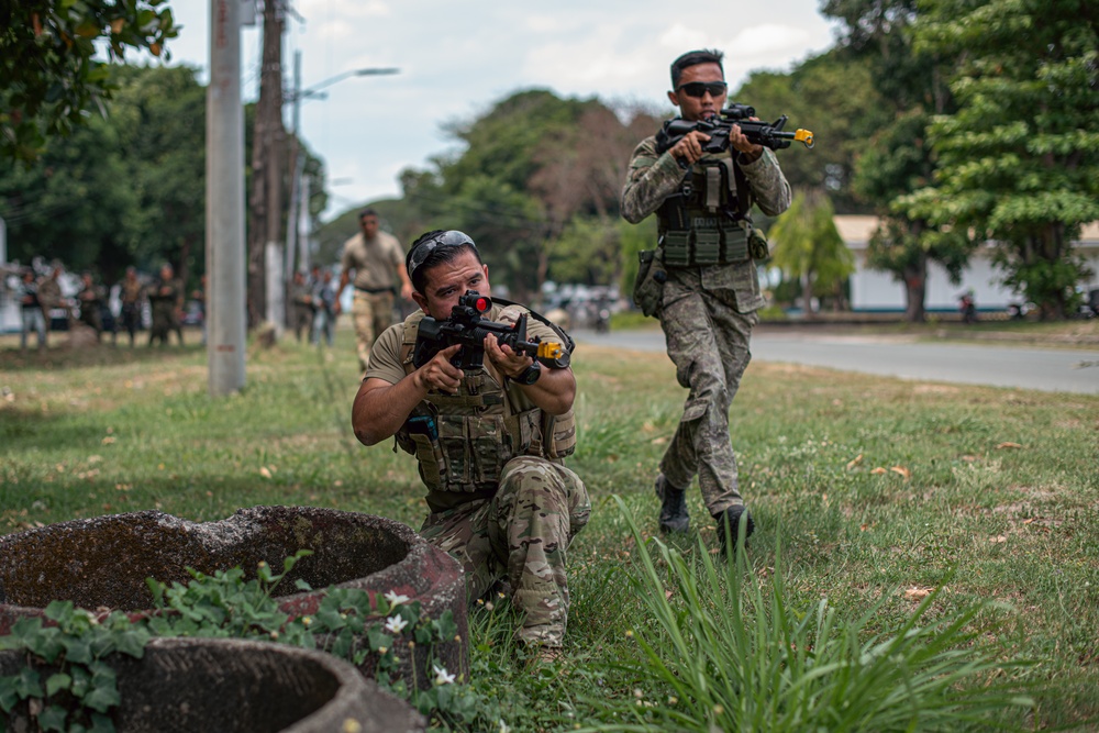 USAF, PAF security forces train during Cope Thunder