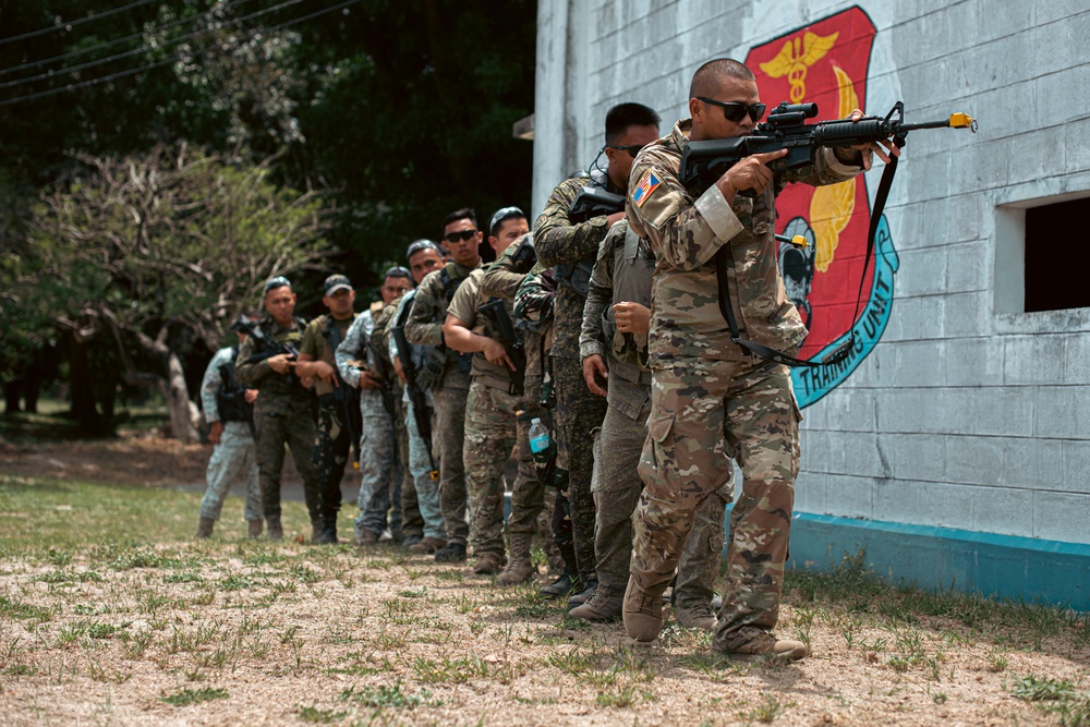 USAF, PAF security forces train during Cope Thunder