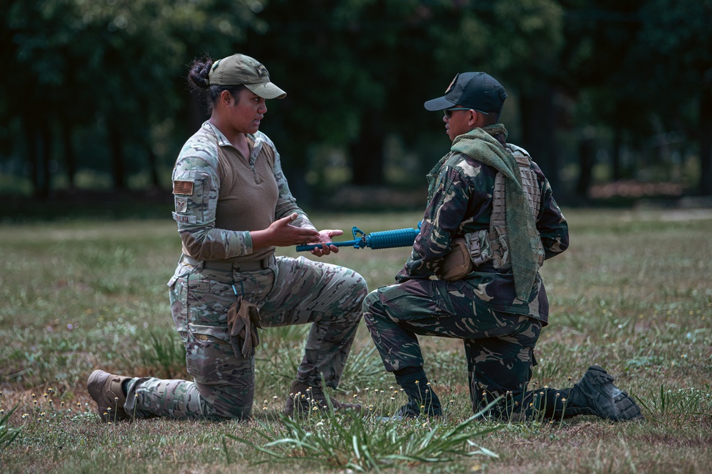 USAF, PAF security forces train during Cope Thunder