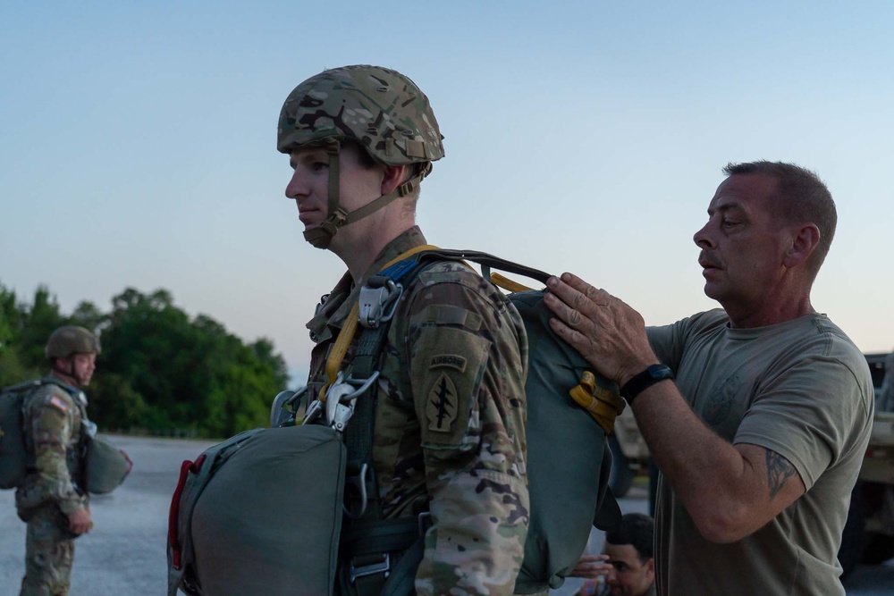 7th Special Forces Group (Airborne) Executes High-Stakes Parachute Jump for Training and Currency Maintenance