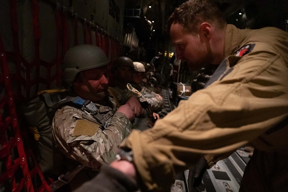 7th Special Forces Group (Airborne) Executes High-Stakes Parachute Jump for Training and Currency Maintenance