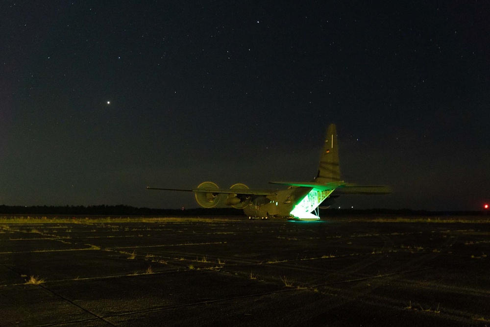 7th Special Forces Group (Airborne) Executes High-Stakes Parachute Jump for Training and Currency Maintenance