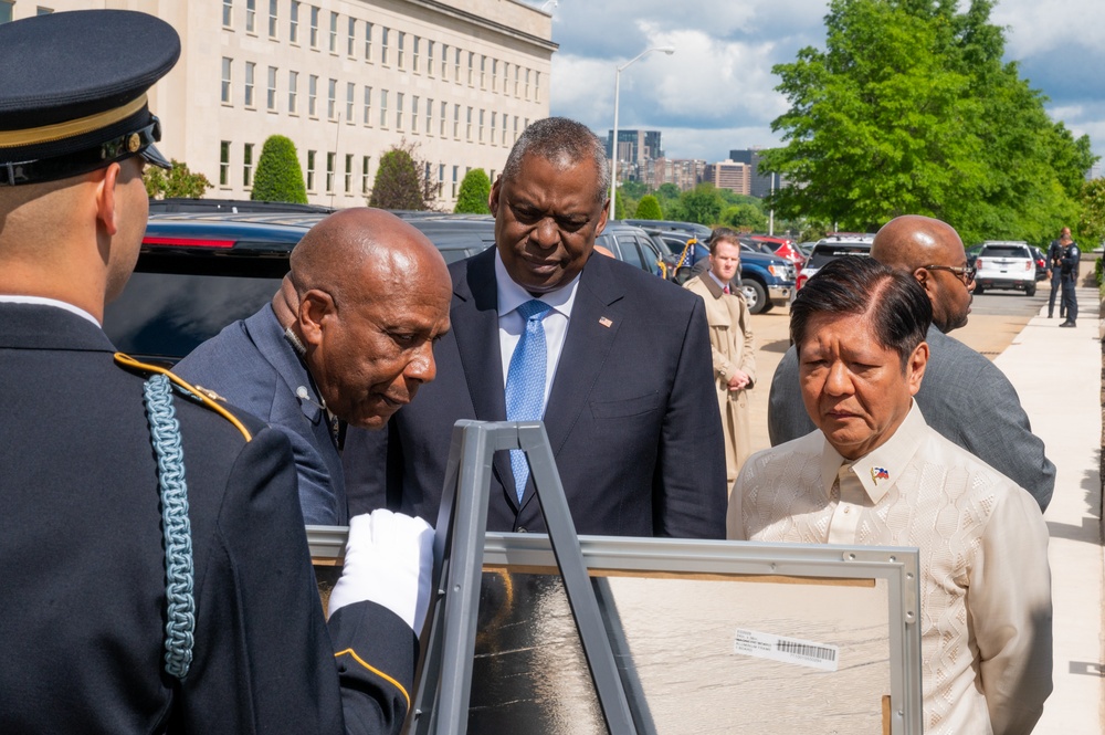 Secretary Austin hosts Philippine President Ferdinand Marcos