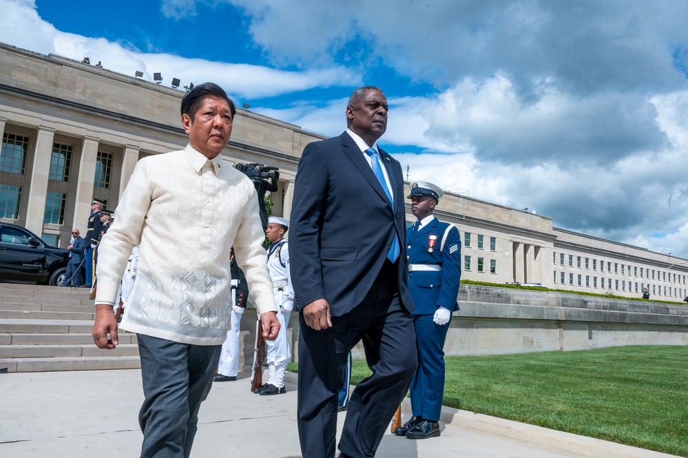 Secretary Austin hosts Philippine President Ferdinand Marcos