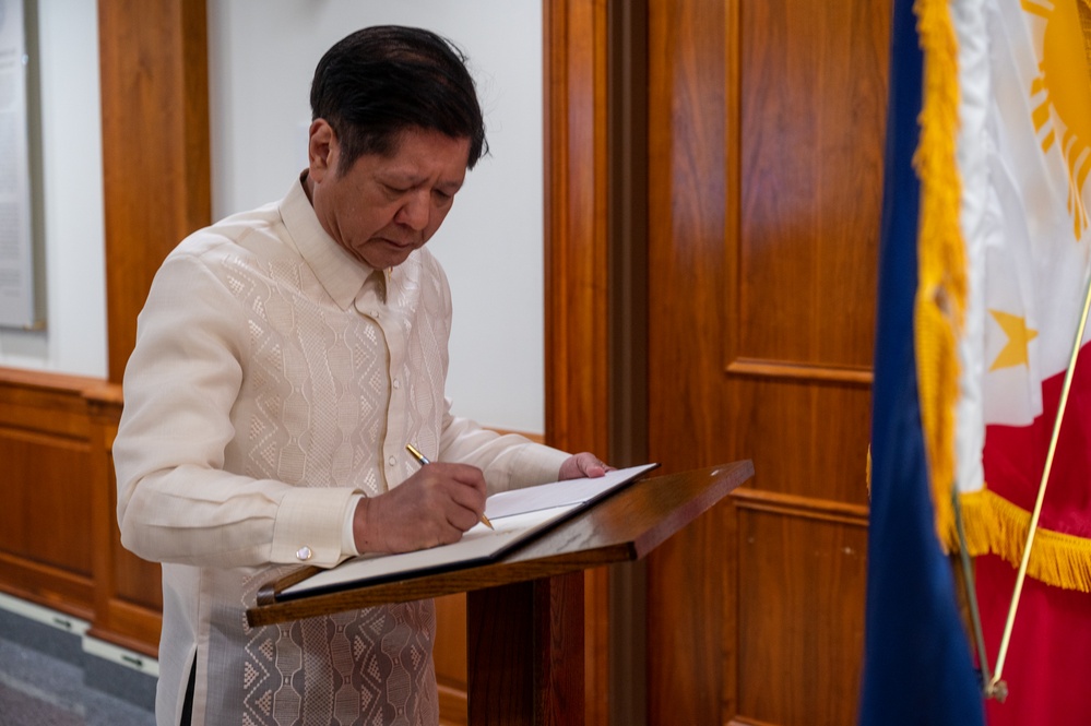 Secretary Austin hosts Philippine President Ferdinand Marcos