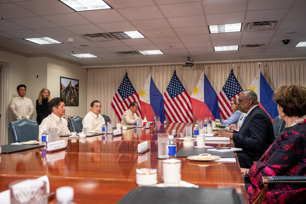 Secretary Austin hosts Philippine President Ferdinand Marcos