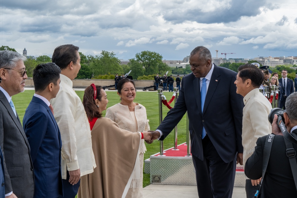 Secretary Austin hosts Philippine President Ferdinand Marcos