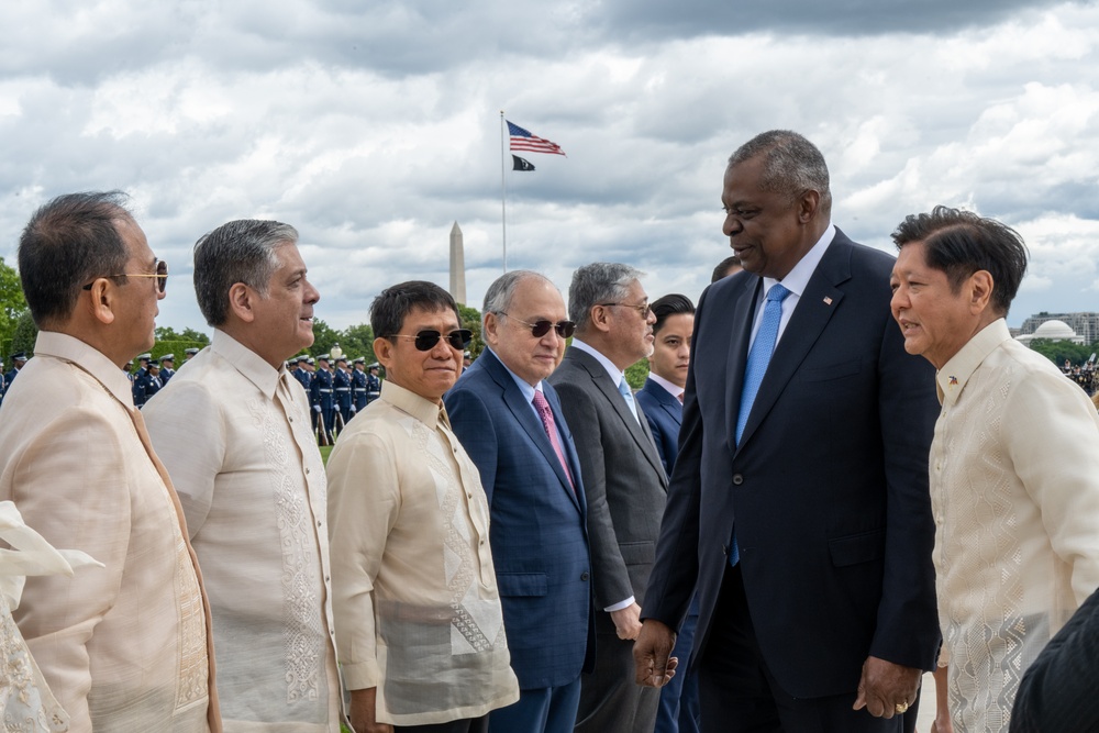 Secretary Austin hosts Philippine President Ferdinand Marcos