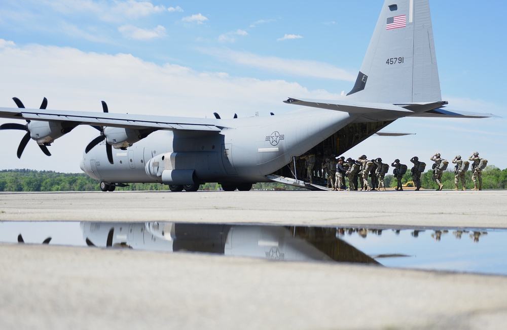 Army Airborne School helps service members pursue passions, enhance careers