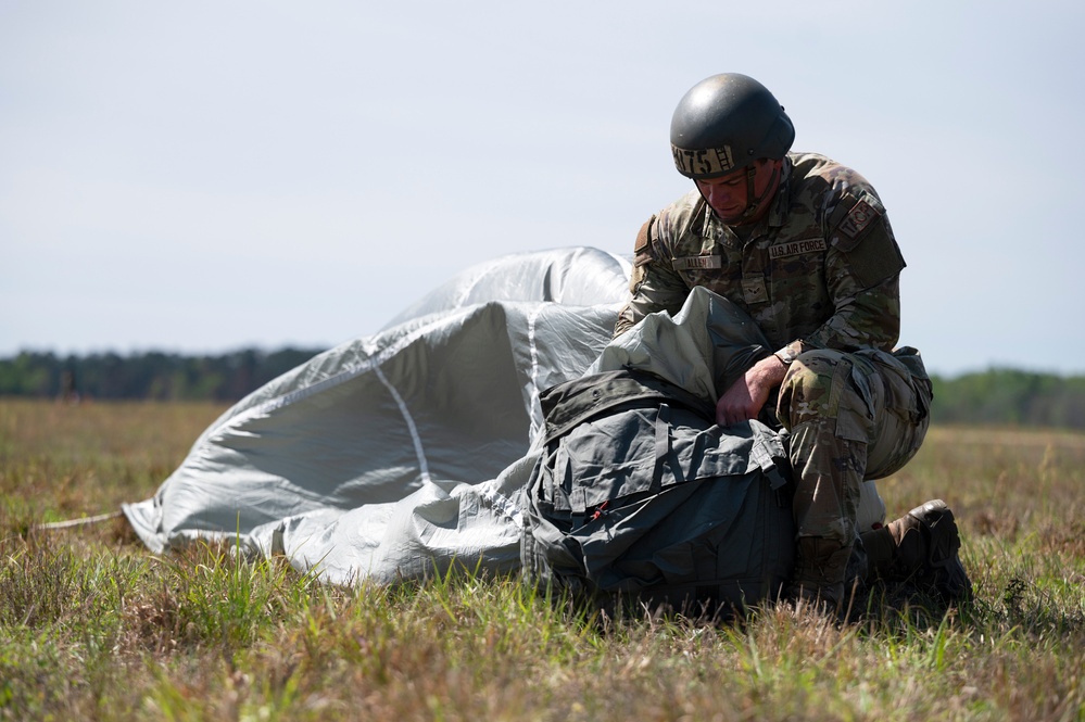 Army Airborne School helps service members pursue passions, enhance careers