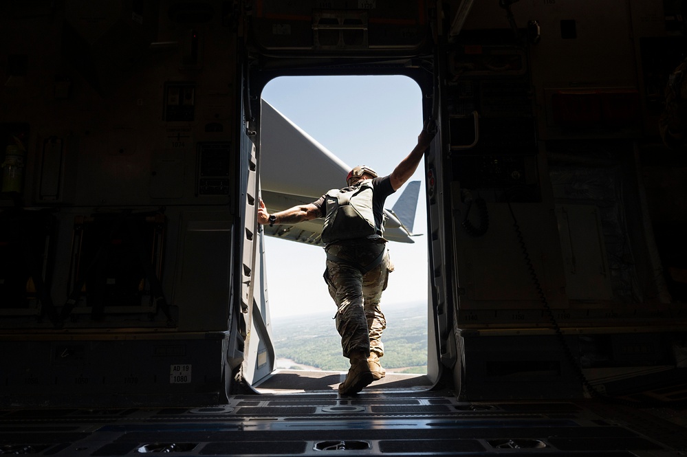 Army Airborne School helps service members pursue passions, enhance careers