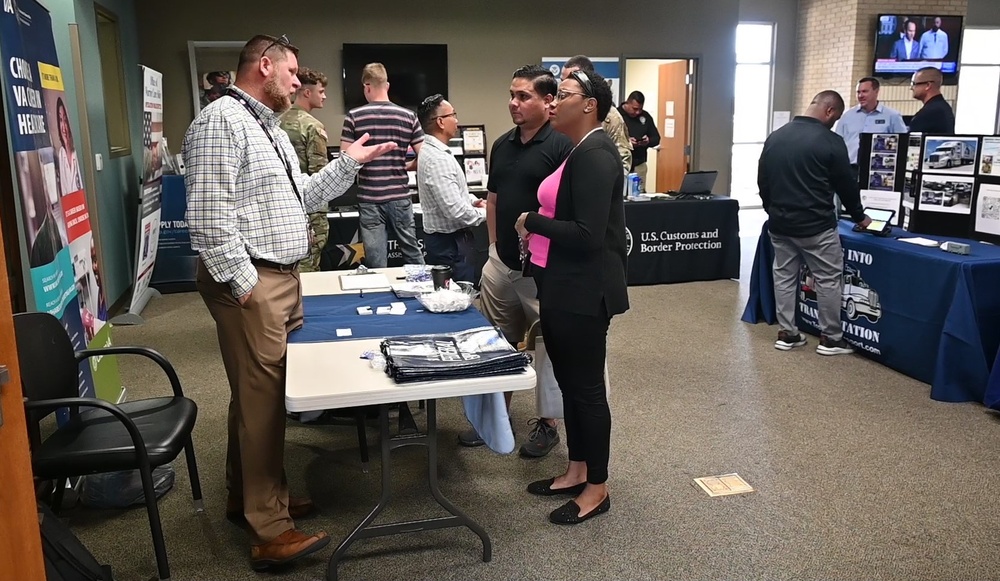 Fort Hood ACS and SRU hosts the Federal Internships and Employment Fair