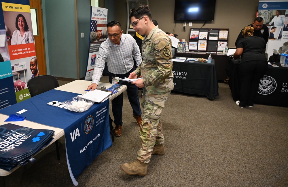 Fort Hood ACS and SRU hosts the Federal Internships and Employment Fair