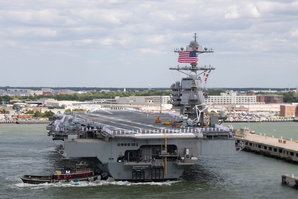 DVIDS - Images - Ford Departs for Deployment [Image 6 of 6]