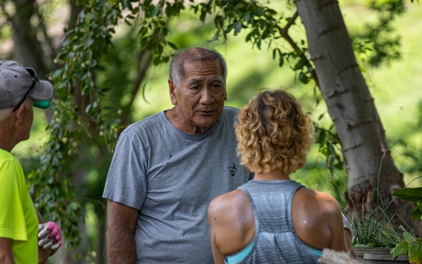 Sailors, Community Volunteer at Loko Pa'aiau Fishpond on Earth Day