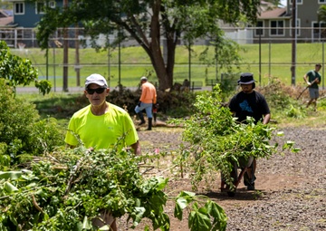 Sailors, Community Volunteer at Loko Pa'aiau Fishpond on Earth Day