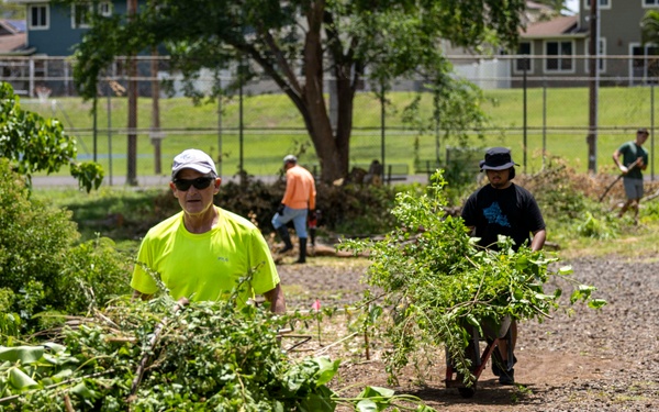 Sailors, Community Volunteer at Loko Pa'aiau Fishpond on Earth Day