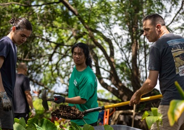 Sailors, Community Volunteer at Loko Pa'aiau Fishpond on Earth Day