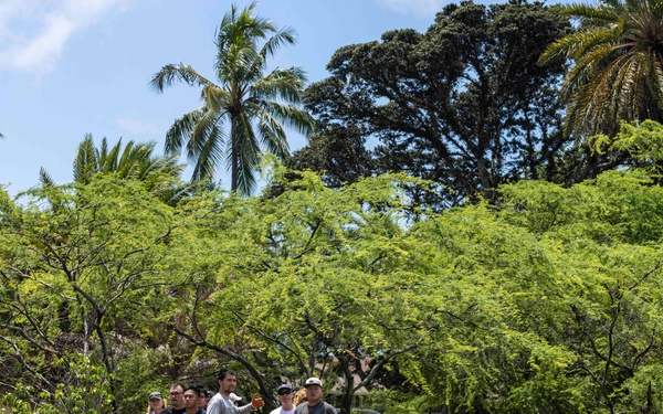 Sailors, Community Volunteer at Loko Pa'aiau Fishpond on Earth Day